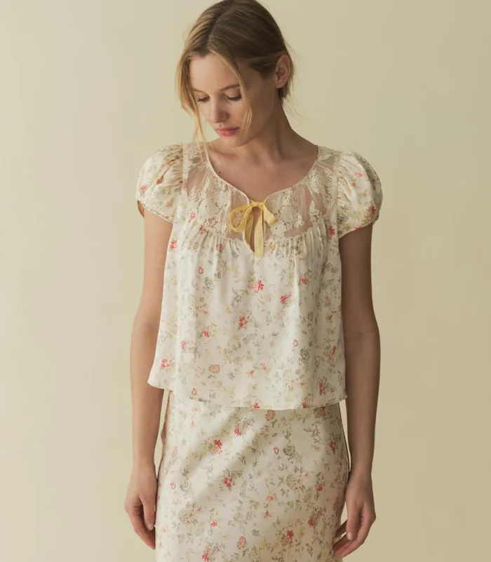 CAMRI TOP Flowering Meadow Shop DEN Tops
