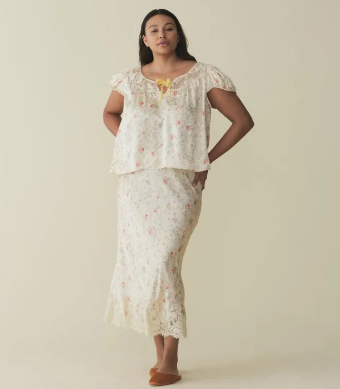 CAMRI TOP Flowering Meadow Shop DEN Tops