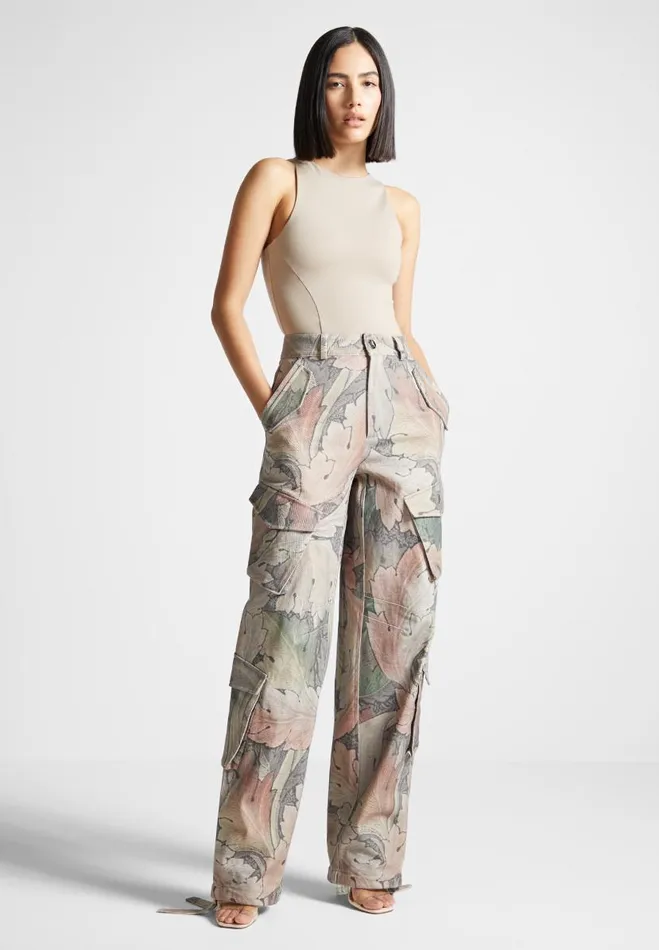Manire De Voir Cargo Pants and Joggers Manire De Voir Woman High Waisted Renaissance Camo Cargo Pants 8211 Multi