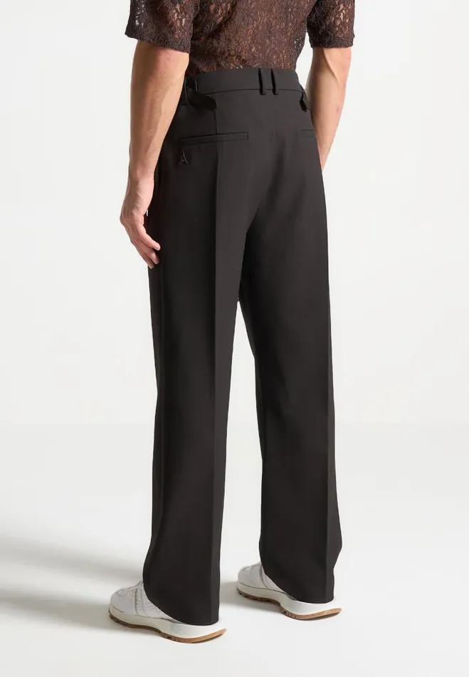Manire De Voir Formal Trousers Manire De Voir Man Relaxed Fit Textured Twin Pleat Tailored Trousers 8211 Brown