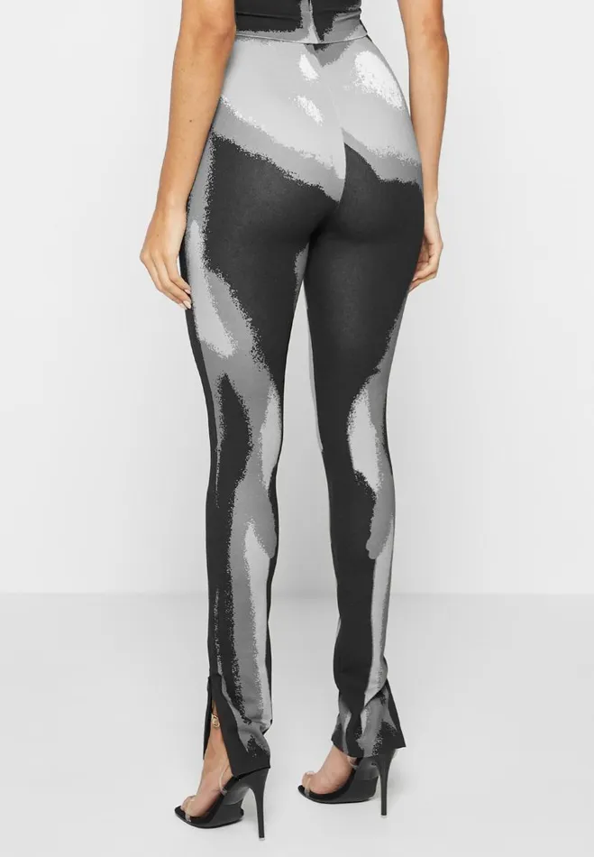 Manire De Voir Matching Sets Manire De Voir Woman Body Print Leggings 8211 WhiteGrey