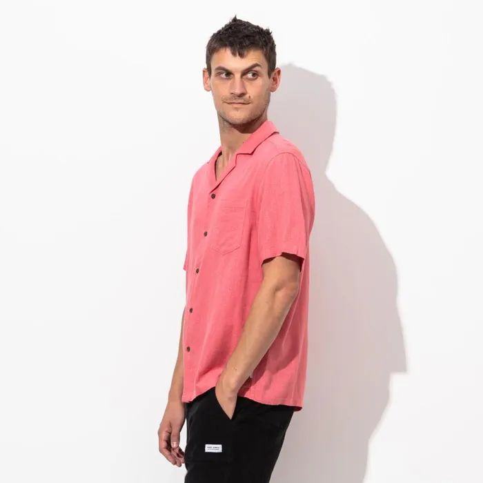 Men Banks Journal Shirts Brighton SS Woven Shirt Faded Rose