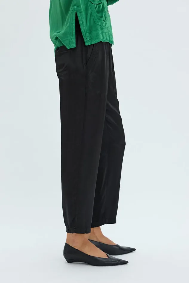 Raquel Allegra Bottoms Women Pebble Satin Black Trapunto Pant