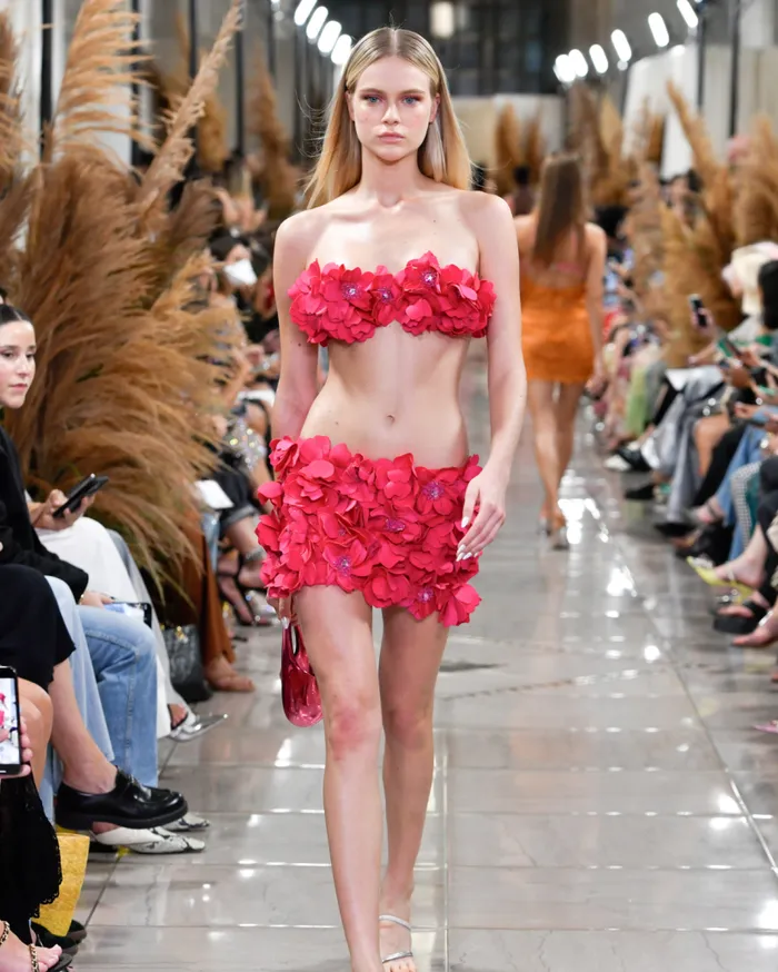 Ready To Wear HandEmbroidered 3D Flower Top PatBO Tops and Bodysuits