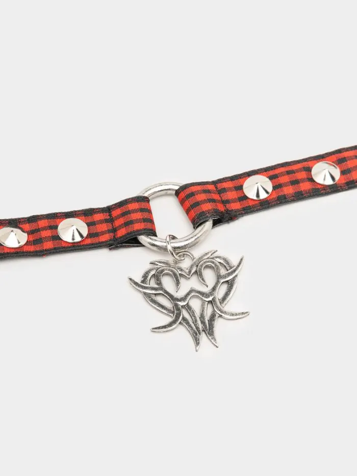 Shop Minga London Accessories Heart Of Thorns Pendant Choker Necklace