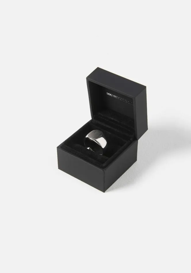 Shop MKI OVAL SIGNET RING Brushed MKI MIYUKI ZOKU Jewellery Shop MKI OVAL SIGNET RING Brushed MKI MIYUKI ZOKU Jewellery