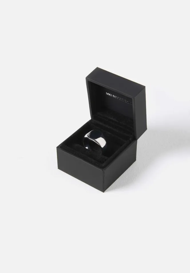 Shop MKI OVAL SIGNET RING Polished MKI MIYUKI ZOKU Jewellery Shop MKI OVAL SIGNET RING Polished MKI MIYUKI ZOKU Jewellery