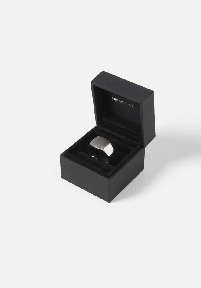 Shop MKI SQUARE SIGNET RING Brushed MKI MIYUKI ZOKU Jewellery Shop MKI SQUARE SIGNET RING Brushed MKI MIYUKI ZOKU Jewellery
