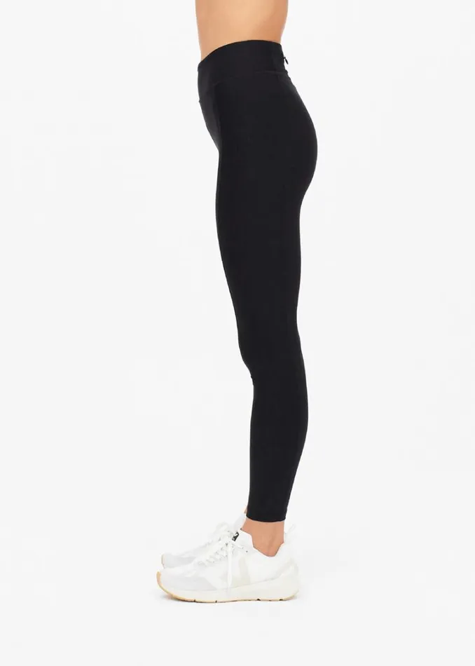The Upside MATTE TECH POCKET MIDI PANT Black Shop Leggings The Upside MATTE TECH POCKET MIDI PANT Black Shop Leggings