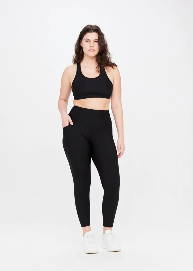 The Upside MATTE TECH POCKET MIDI PANT Black Shop Leggings The Upside MATTE TECH POCKET MIDI PANT Black Shop Leggings