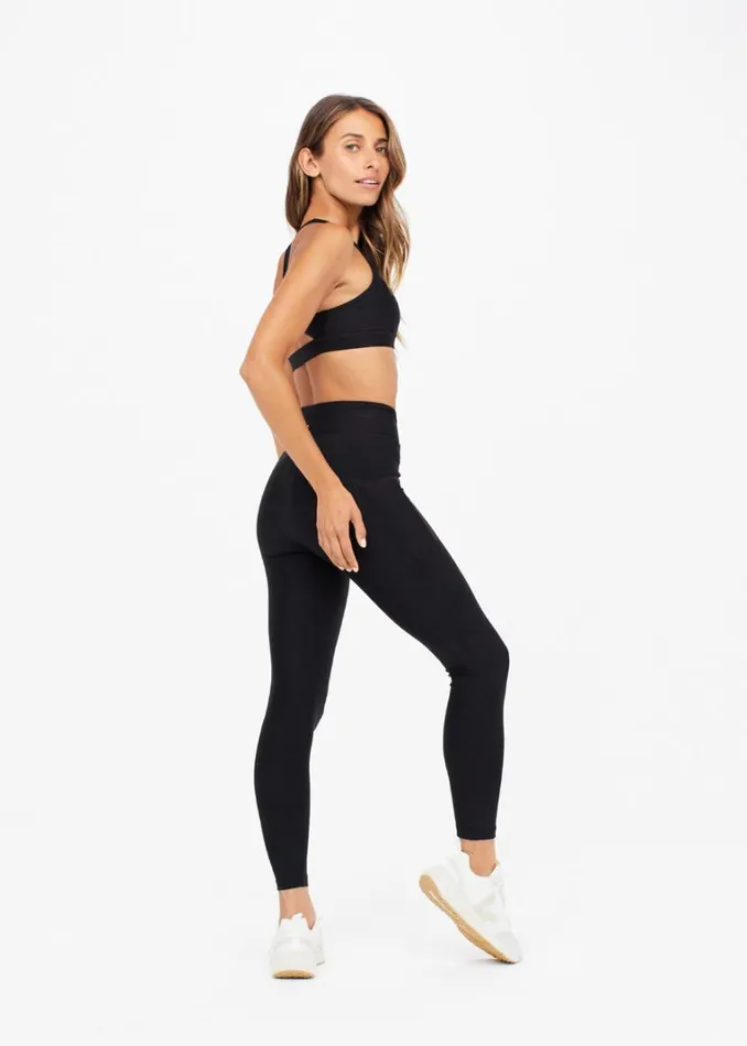 The Upside MATTE TECH POCKET MIDI PANT Black Shop Leggings The Upside MATTE TECH POCKET MIDI PANT Black Shop Leggings