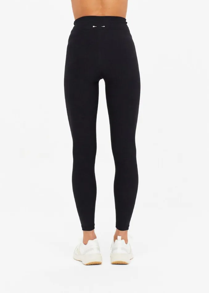 The Upside PEACHED 25IN MIDI PANT Black Shop Leggings The Upside PEACHED 25IN MIDI PANT Black Shop Leggings