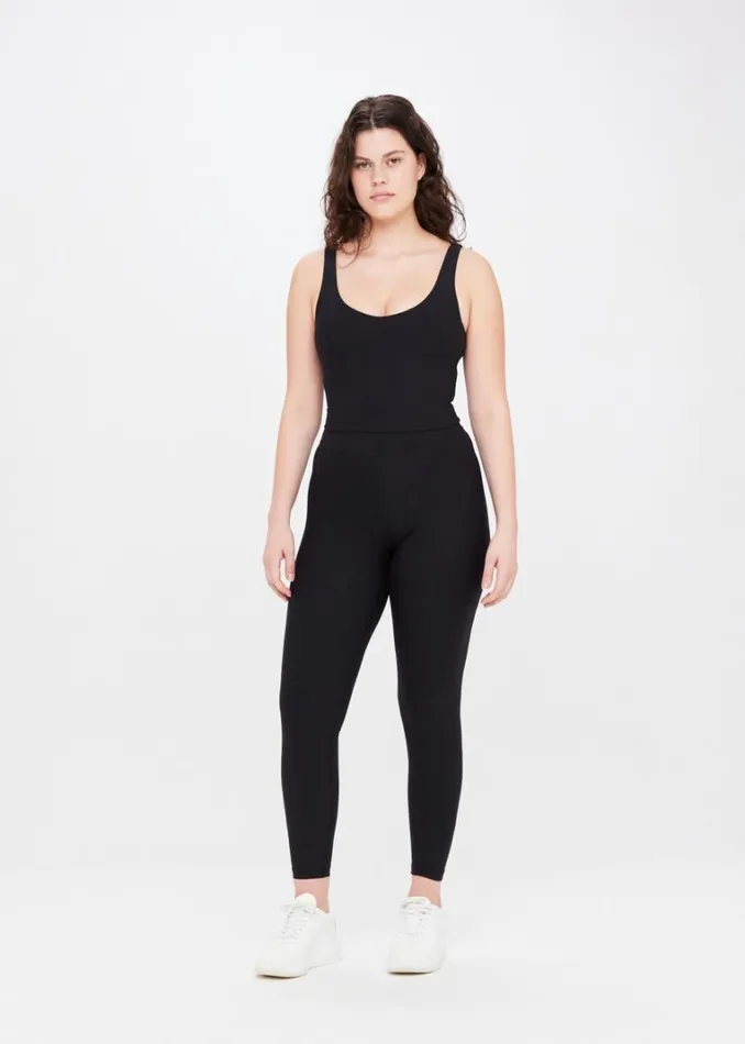 The Upside PEACHED TESS CROP Black Shop Sports Bras