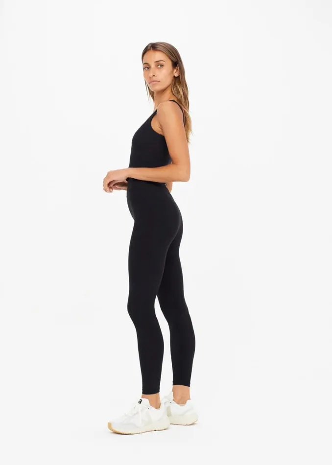 The Upside PEACHED TESS CROP Black Shop Sports Bras The Upside PEACHED TESS CROP Black Shop Sports Bras