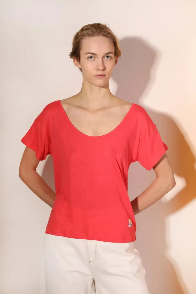 Women Square Cut Tee Raspberry LF Markey Tops